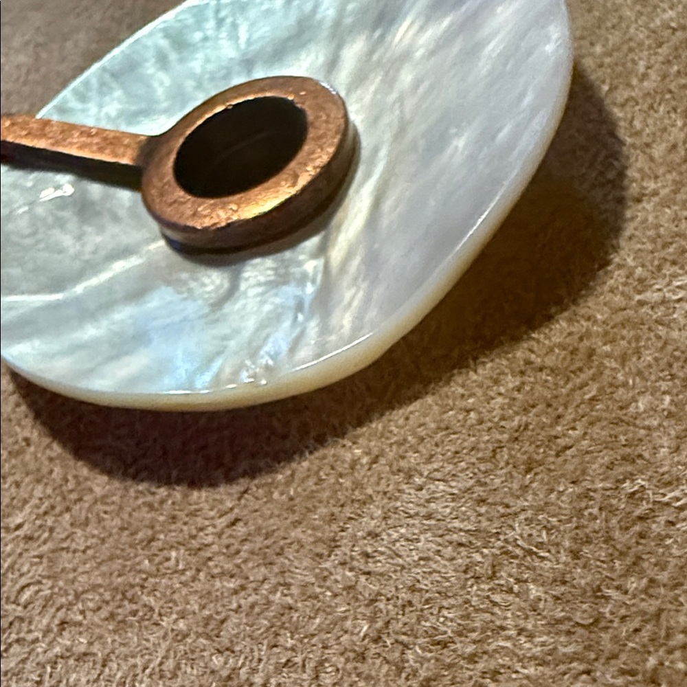 Elegant Mother of Pearl Pendant - Picture 6 of 9